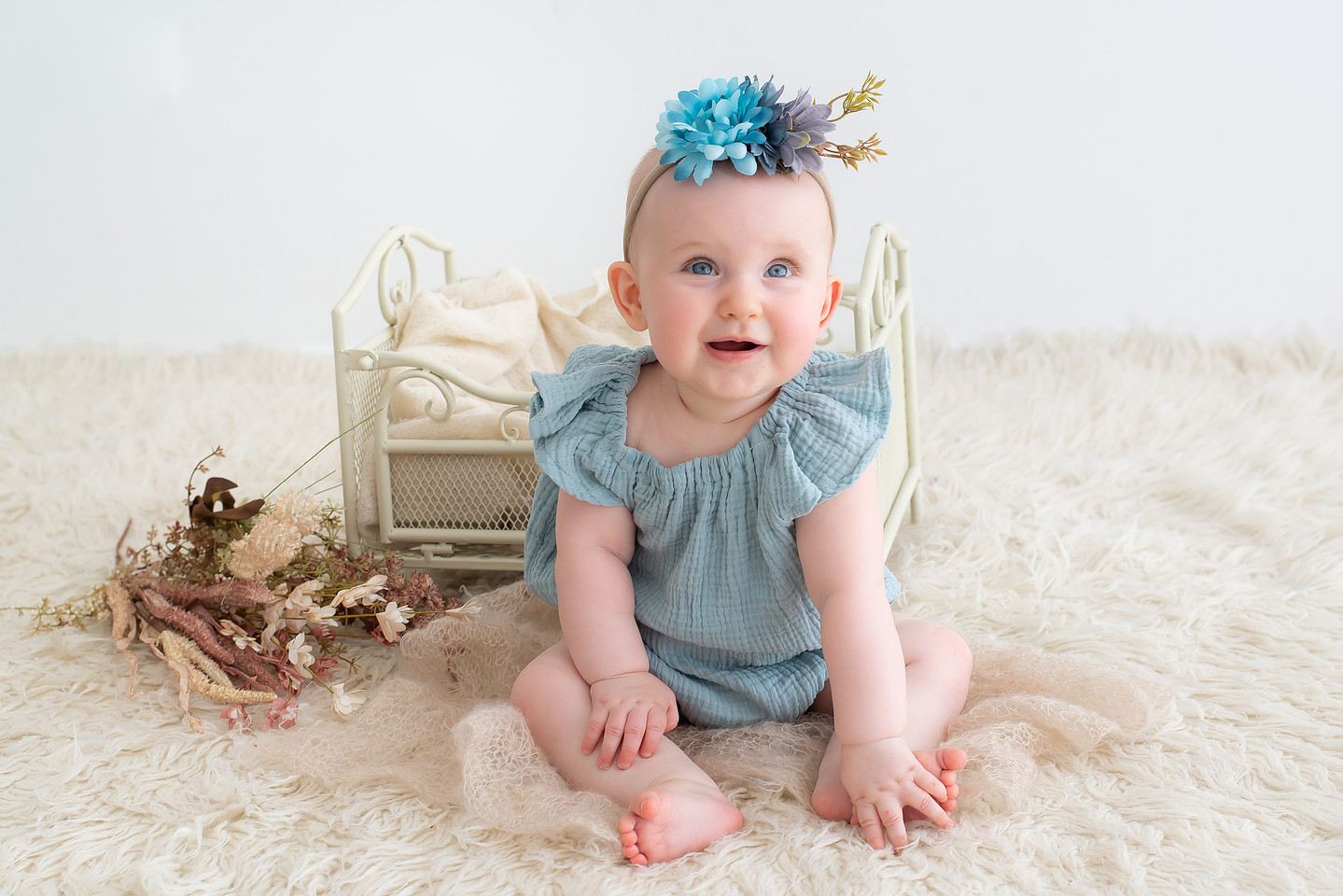 Baby sitter session portrait